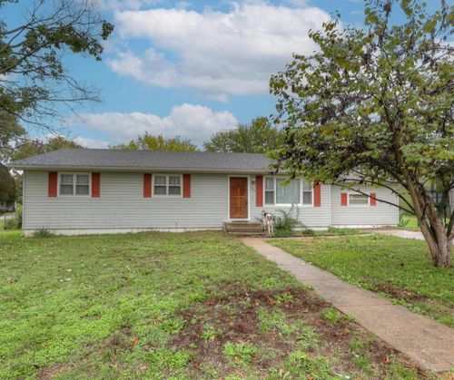 1302 Robertson Ave, Carthage, MO, 64836-2961 | Card Image