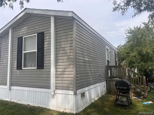 2084 Pauline Dr, Troy, MI, 48083-2123 | Card Image