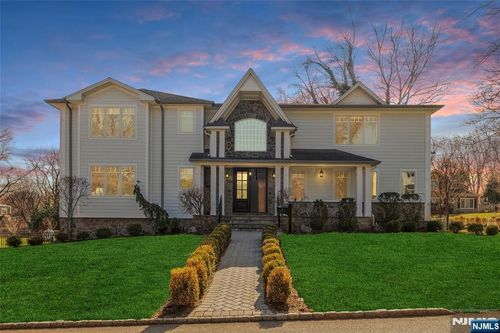 41 Sunset Rd, Demarest, NJ, 07627-2413 | Card Image