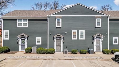 911-911 W 41st Pl, Kansas City, MO, 64111-4726 | Card Image