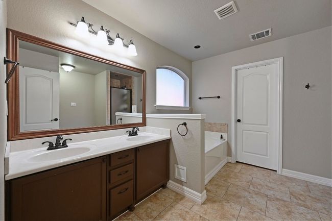 2041 Desco Dr, House other with 3 bedrooms, 2 bathrooms and 2 parking in Austin TX | Image 17