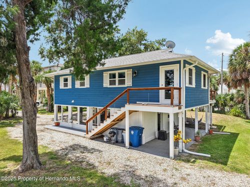 10581 Pine Island Dr, WEEKI WACHEE, FL, 34607-1046 | Card Image