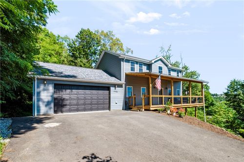 9986 Mcclellan St, North Huntingdon, PA, 15642-1563 | Card Image
