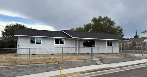 213 Sw H St, Madras, OR, 97741-1111 | Card Image
