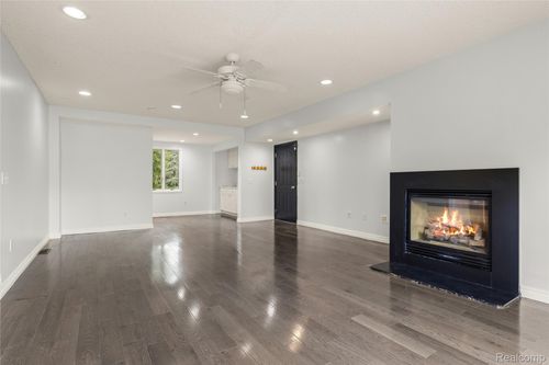 9325 N Ridge Rd, Plymouth, MI, 48170-3215 | Card Image