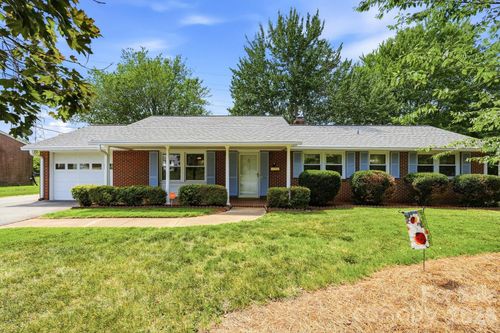 112 Queensbury Rd, Winston Salem, NC, 27104-3538 | Card Image