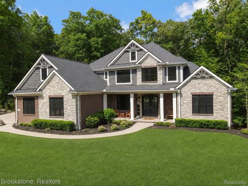 8130 Rosebud Ln, Clarkston, MI, 48348-3764 | Card Image