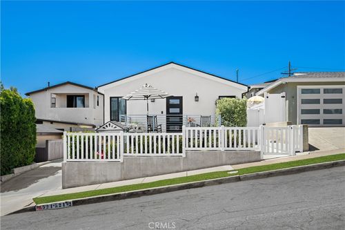 521 Penn St, El Segundo, CA, 90245-3025 | Card Image