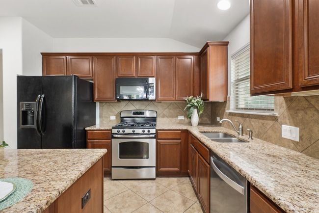 155 San Miniato St, House other with 4 bedrooms, 2 bathrooms and 3 parking in Georgetown TX | Image 7