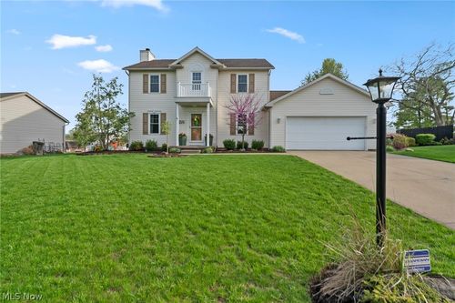114 Shawnee Circle, Louisville, OH, 44641 | Card Image