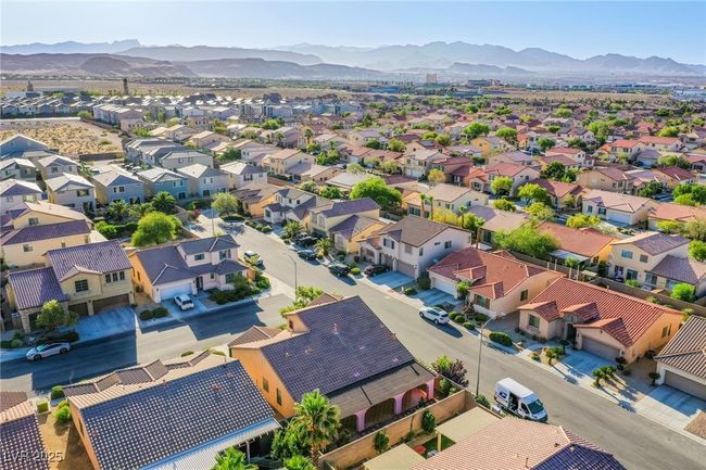 8026 Sunset Creek St, House other with 3 bedrooms, 3 bathrooms and null parking in Las Vegas NV | Image 32