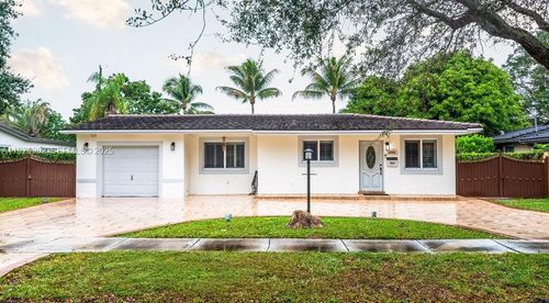 6541 Lake Como Ter, Miami Lakes, FL, 33014-3032 | Card Image