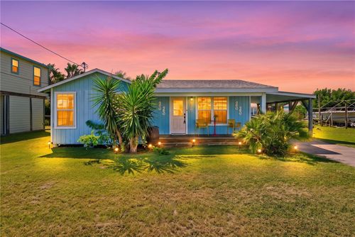 819 Magnolia St, Rockport, TX, 78382-2437 | Card Image