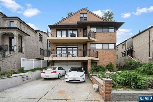 2477 6th St, Fort Lee, NJ, 07024-7836 | Card Image