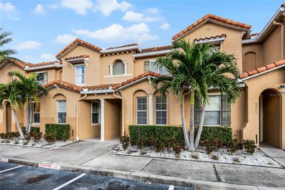 5213 Paradise Cay Circle, Townhouse with 3 bedrooms, 3 bathrooms and null parking in KISSIMMEE FL | Image 3