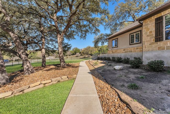 663 Private Road 1712, House other with 3 bedrooms, 3 bathrooms and null parking in Mico TX | Image 18