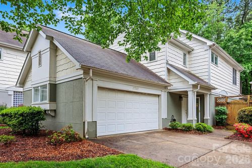 17752 Kings Point Dr, Cornelius, NC, 28031-6910 | Card Image