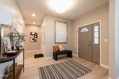 5531 Holmes Dr, Bismarck, ND, 58504-7751 | Card Image