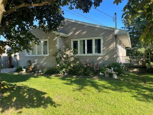 2402 E 43rd St, Erie, PA, 16510-3717 | Card Image