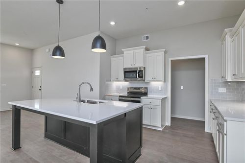 2255 W Dartmouth St, Olathe, KS, 66061-6692 | Card Image