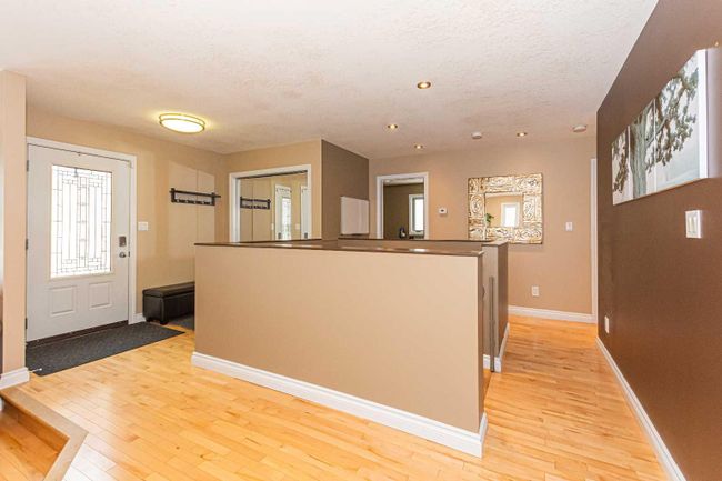 414 Ormsby Rd West Nw, Home with 3 bedrooms, 3 bathrooms and 4 parking in Edmonton AB | Image 3