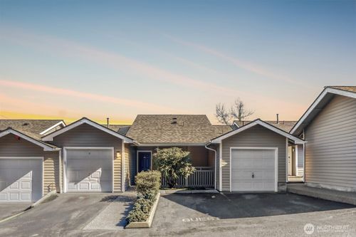 unit-202-901 E Marine View Dr, Everett, WA, 98201-1438 | Card Image