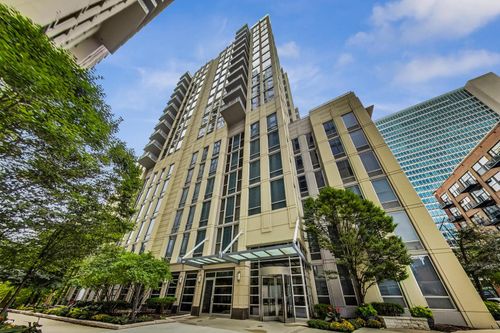 1405-720 Larrabee St, Chicago, IL, 60654-3688 | Card Image