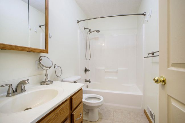 97 Shadow Bend Ln, House other with 4 bedrooms, 4 bathrooms and null parking in Battle Creek MI | Image 24