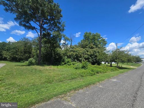 9071 Riverside Dr, SEAFORD, DE, 19973-3659 | Card Image