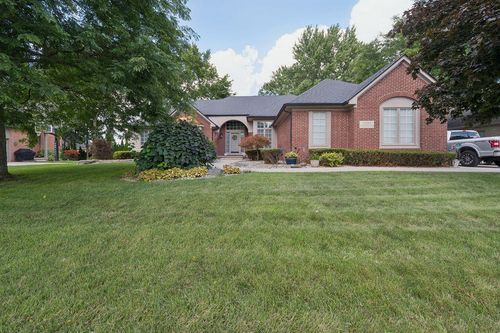 11215 Wilshire Dr, Shelby Twp, MI, 48315-6678 | Card Image
