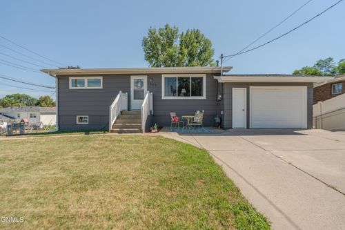 1909 E Divide Ave, Bismarck, ND, 58501-2302 | Card Image