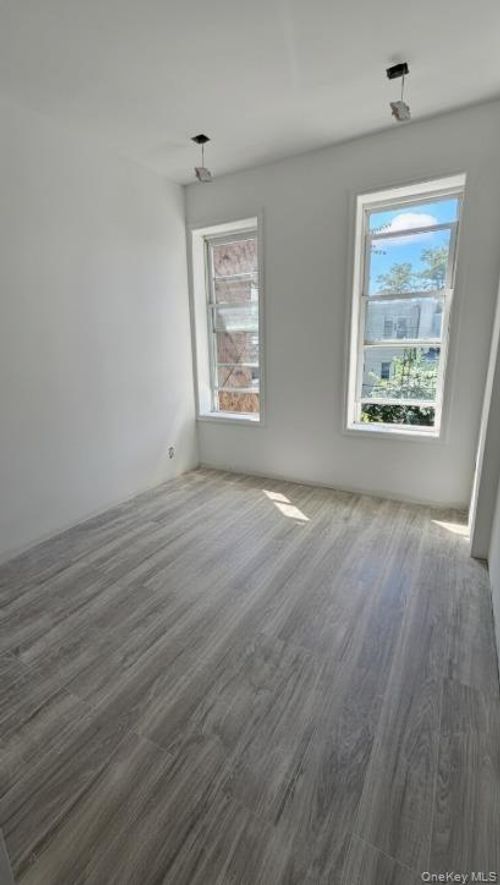 6080 54th Pl, Maspeth, NY, 11378-3334 | Card Image