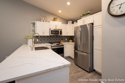 17829 Bramer Ln, Spring Lake, MI, 49456-9450 | Card Image