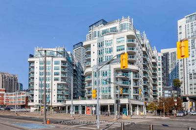 1005 - 600 Queens Quay W, Condo with 2 bedrooms, 2 bathrooms and 1 parking in Toronto ON | Image 1