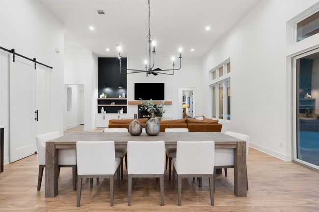 Large Dining area. | Image 12
