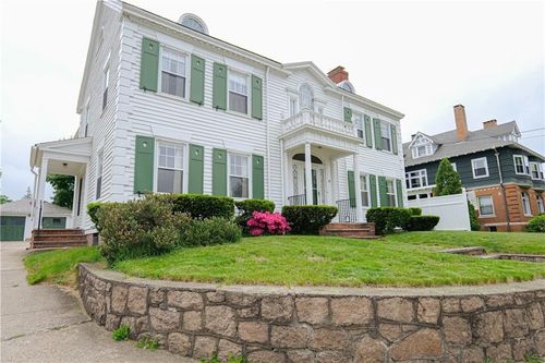 36 Underwood St, Pawtucket, RI, 02860-3204 | Card Image