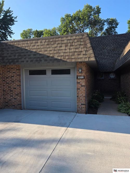 3325 Neerpark Dr, Lincoln, NE, 68506-4526 | Card Image