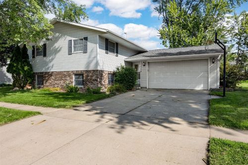 110 Larick Ct, Marion, IA, 52302-5634 | Card Image