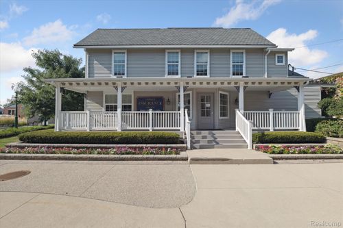 127 W University Dr, Rochester, MI, 48307-1940 | Card Image