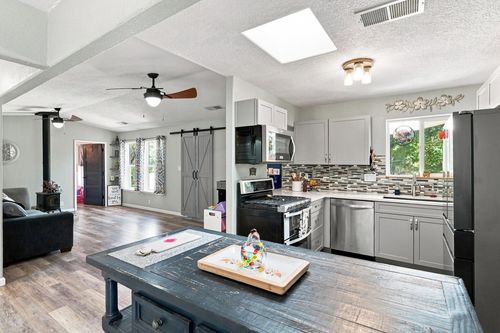 6 Derek Rd, Sandia Park, NM, 87047-9340 | Card Image