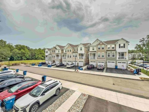 204 Honeysuckle Ln, Warren, NJ, 07059-5364 | Card Image