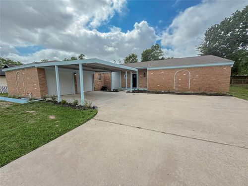 423 Baywood St, Shoreacres, TX, 77571-7221 | Card Image