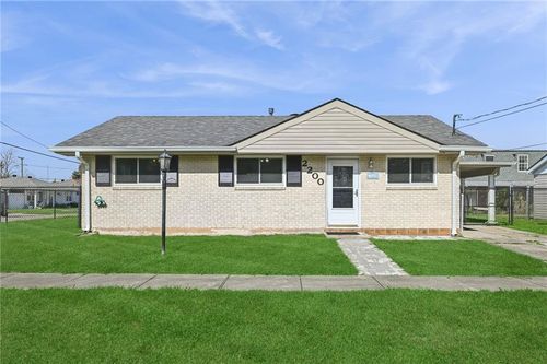 2200 Volpe Dr, Chalmette, LA, 70043-5541 | Card Image
