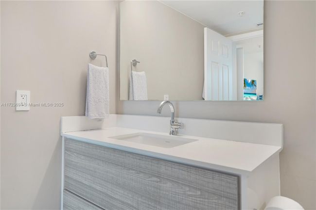 APT-704 - 1155 Brickell Bay Dr, Condo with 3 bedrooms, 2 bathrooms and null parking in Miami FL | Image 32