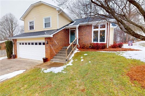 713 Old Barn Circle, Pilot Mountain, NC, 27041 | Card Image