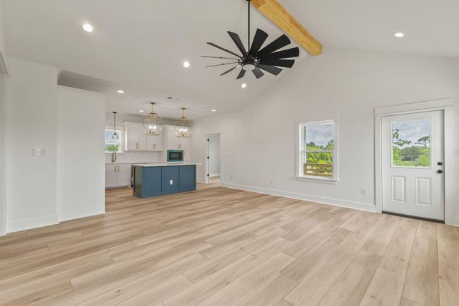 Living Area | Image 17