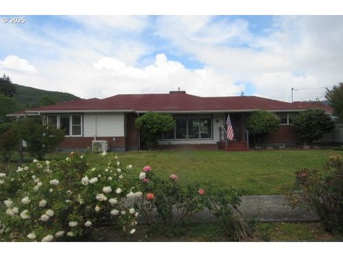 438 E 4th Ave, Riddle, OR, 97469-8752 | Card Image