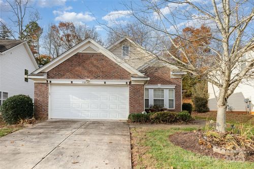 7705 Ponderosa Pine Ln, Charlotte, NC, 28215-4476 | Card Image