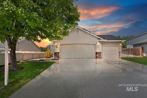 994 N Gray Cloud Way, Meridian, ID, 83642-7896 | Card Image