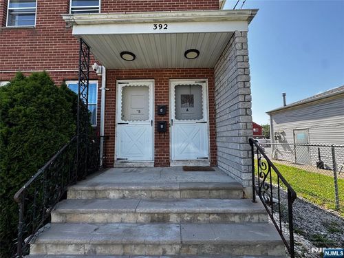 392 Washington Ave, Bergenfield, NJ, 07621-4327 | Card Image